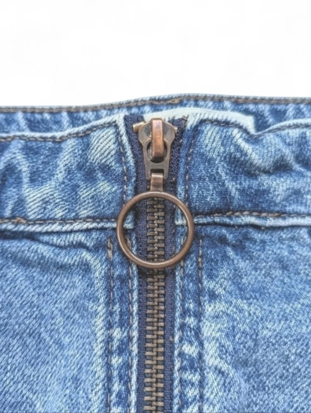 Free People We the Free Zip It Up Denim Distressed Mini Skirt in Med Wash Sz 25